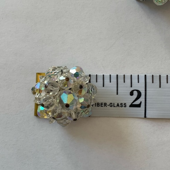 1950s Vintage Aurora Borealis Crystal Bead Cluster Clip On Earrings - Picture 8 of 9
